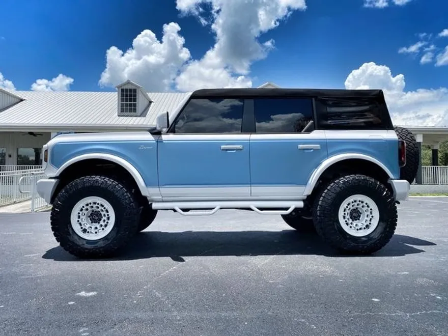 2024 Ford Bronco photo 1