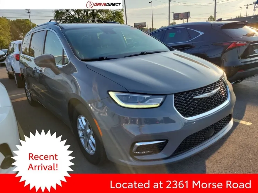 2021 Chrysler Pacifica Touring L photo 1