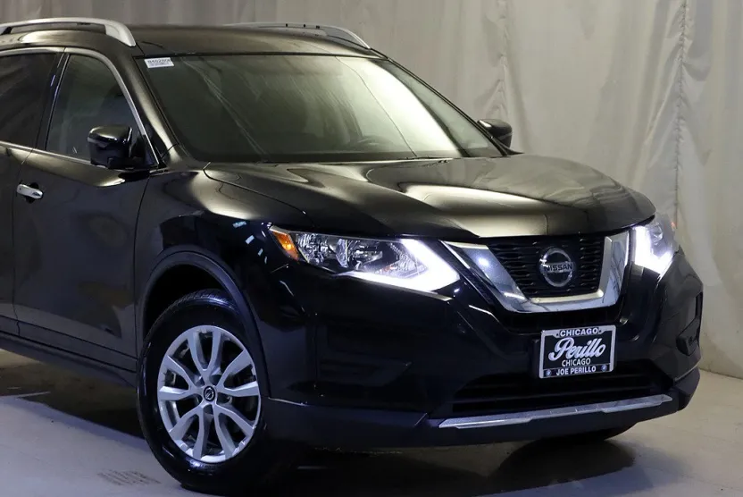 2018 Nissan Rogue SV photo 1