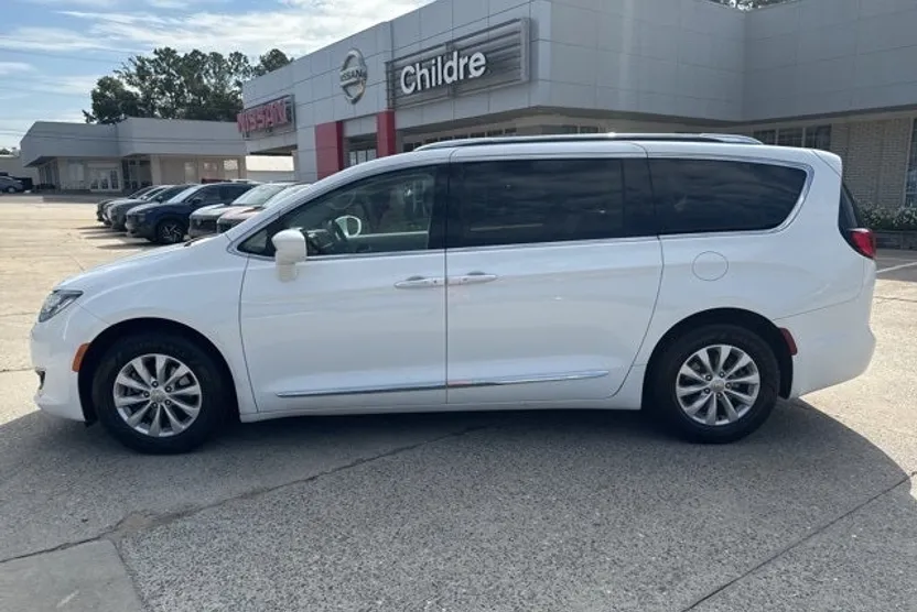 2018 Chrysler Pacifica Touring L photo 1