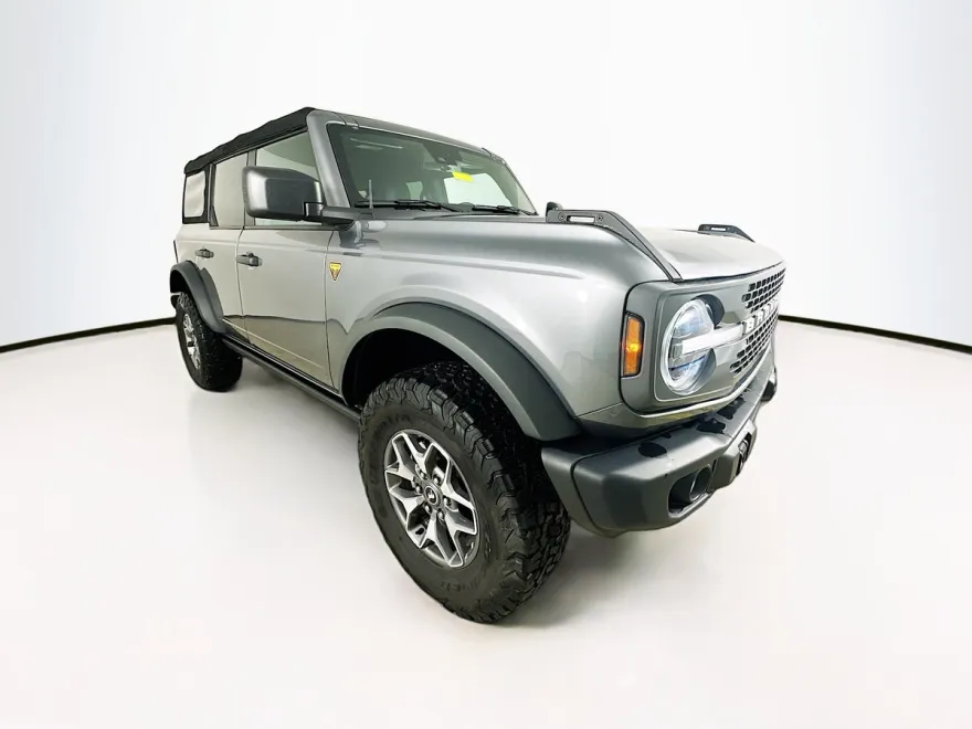 2023 Ford Bronco Badlands photo 1