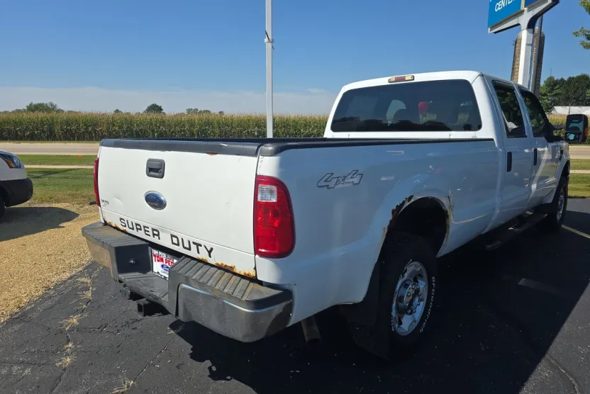 2010 Ford F-250 XLT photo 1