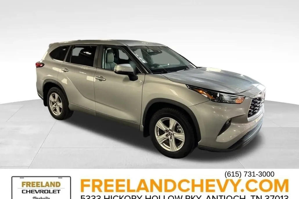 2023 Toyota Highlander Hybrid LE photo 1