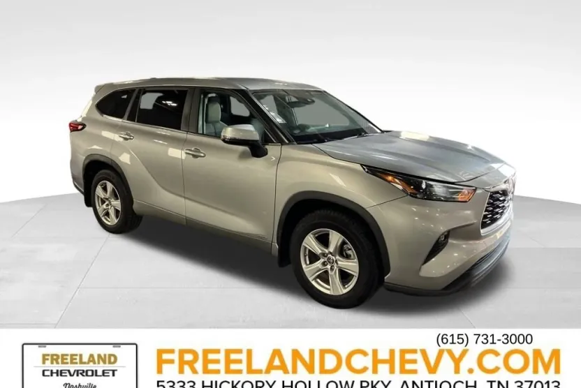 2023 Toyota Highlander Hybrid LE photo 1