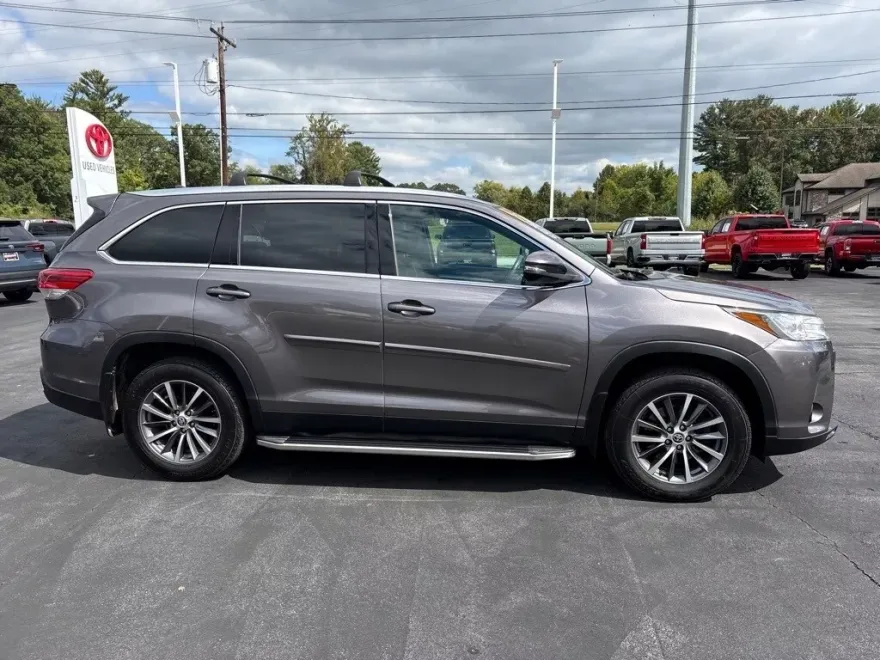 2019 Toyota Highlander XLE photo 1