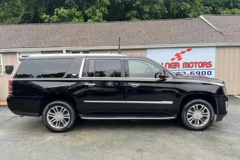 2018 Cadillac Escalade ESV Standard photo 1