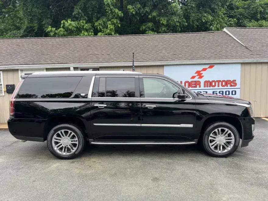 2018 Cadillac Escalade ESV Standard photo 1