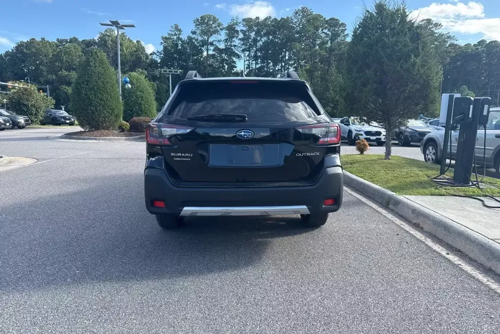 2023 Subaru Outback Limited photo 1