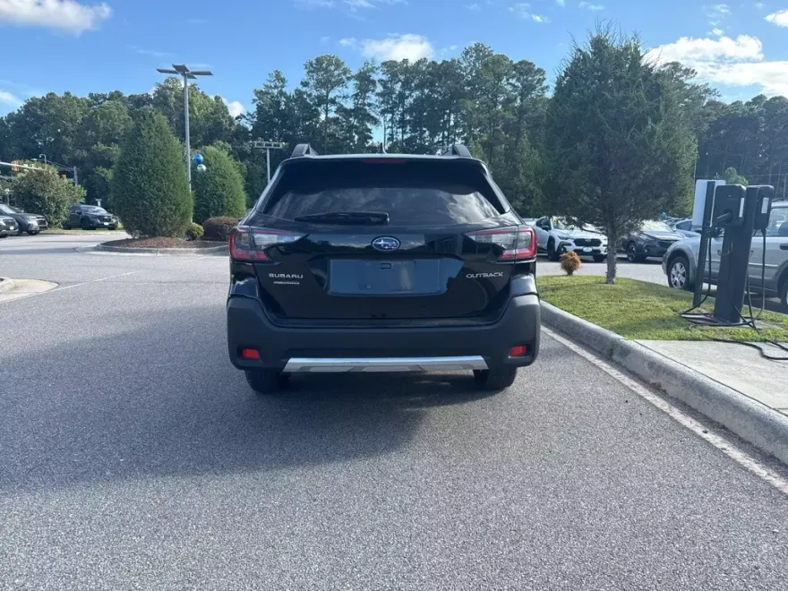 2023 Subaru Outback Limited photo 1