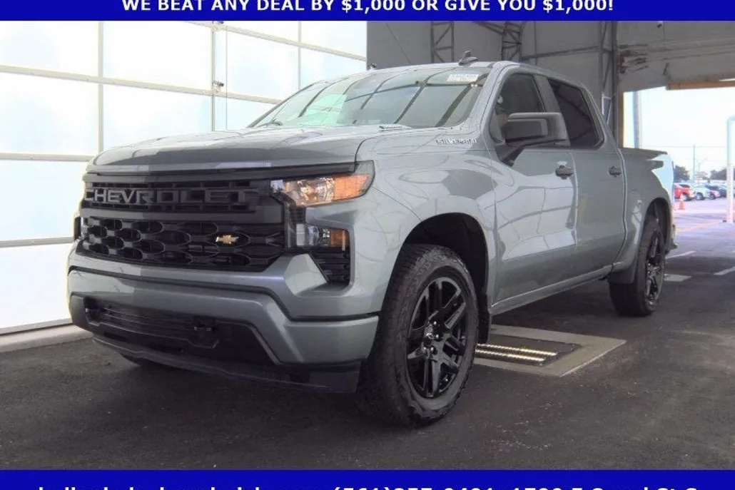 2025 Chevrolet Silverado 1500 Custom photo 1