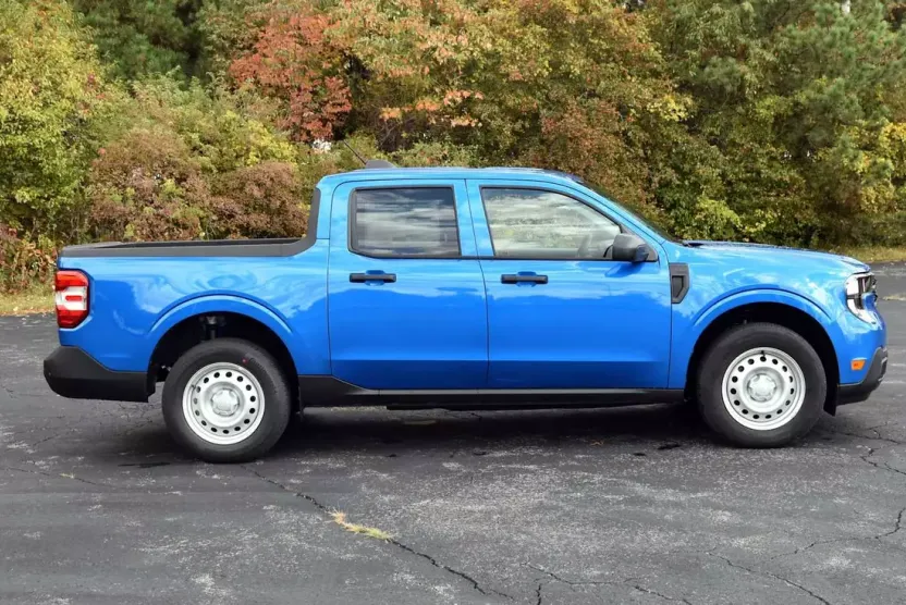 2025 Ford Maverick XL photo 1