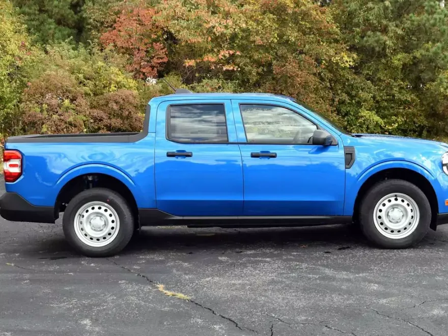 2025 Ford Maverick XL photo 1