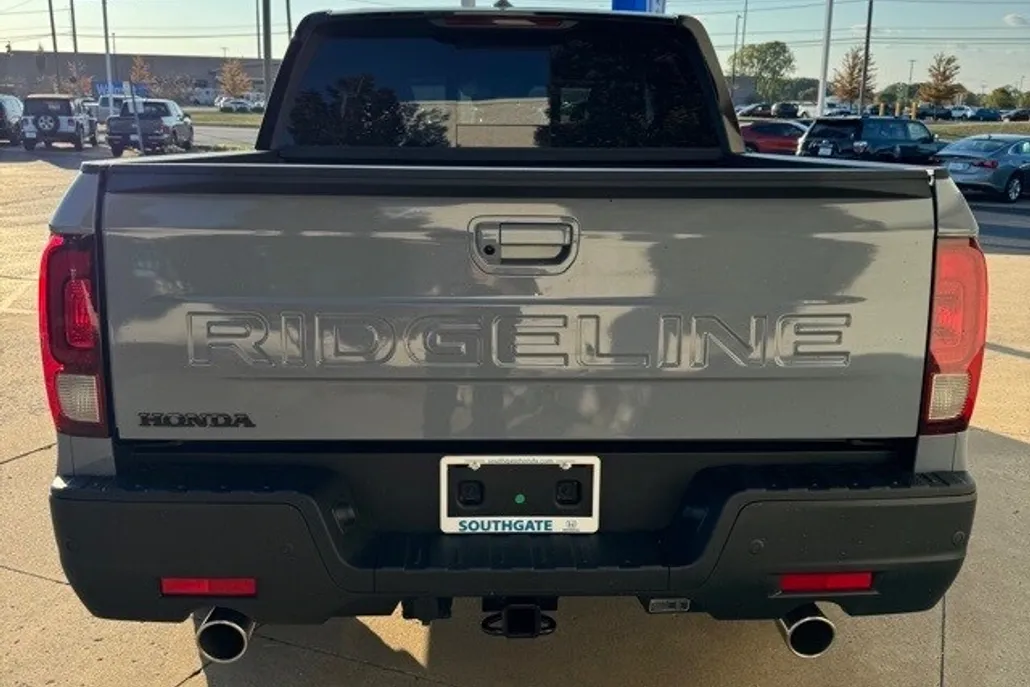 2026 Honda Ridgeline Black Edition photo 1
