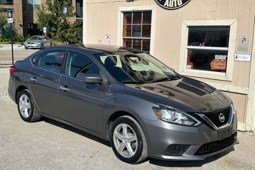 2016 Nissan Sentra SV photo 1