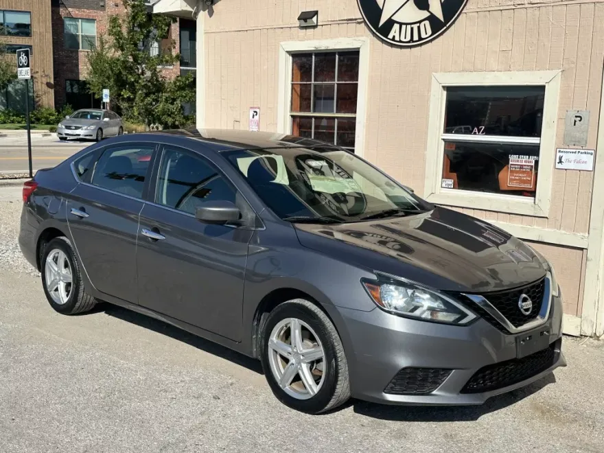 2016 Nissan Sentra SV photo 1