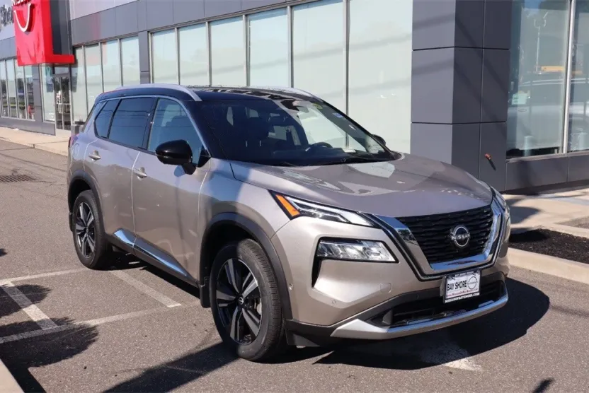 2023 Nissan Rogue Platinum photo 1