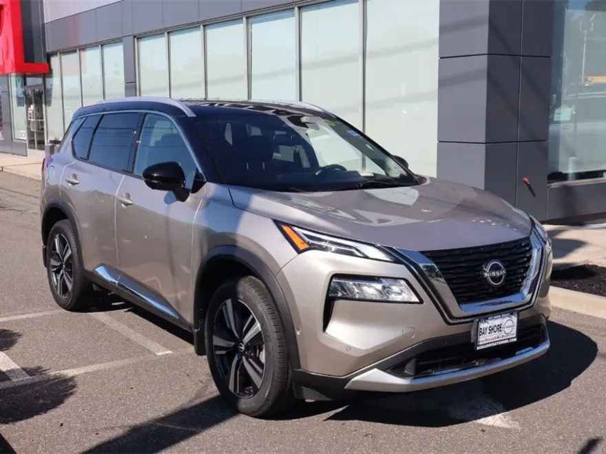2023 Nissan Rogue Platinum photo 1
