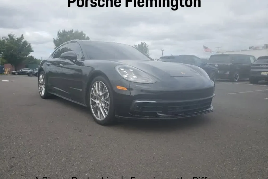 2018 Porsche Panamera 4 photo 1
