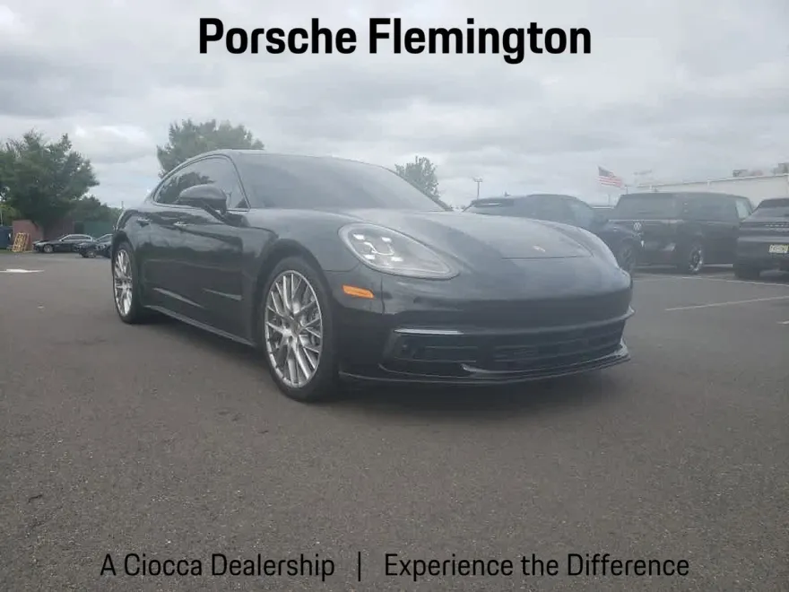 2018 Porsche Panamera 4 photo 1
