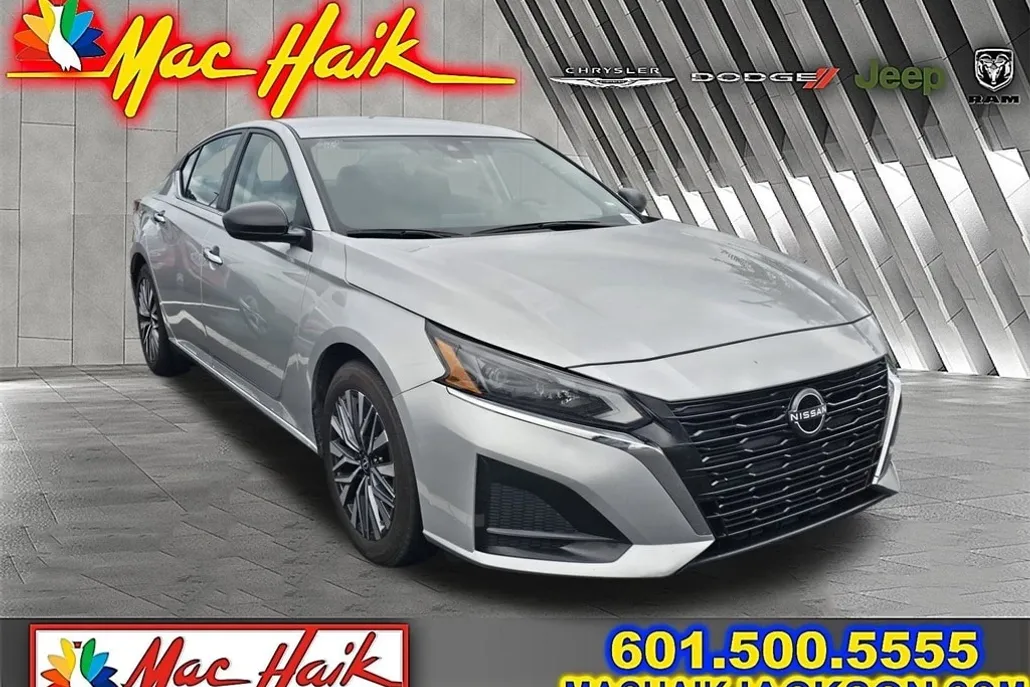 2024 Nissan Altima 2.5 SV photo 1