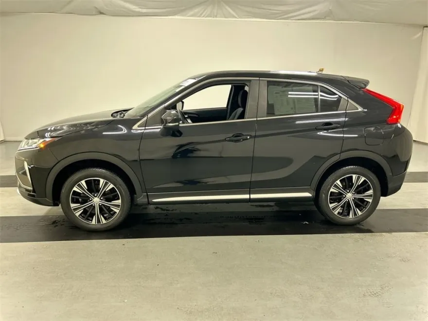 2020 Mitsubishi Eclipse Cross SE photo 1