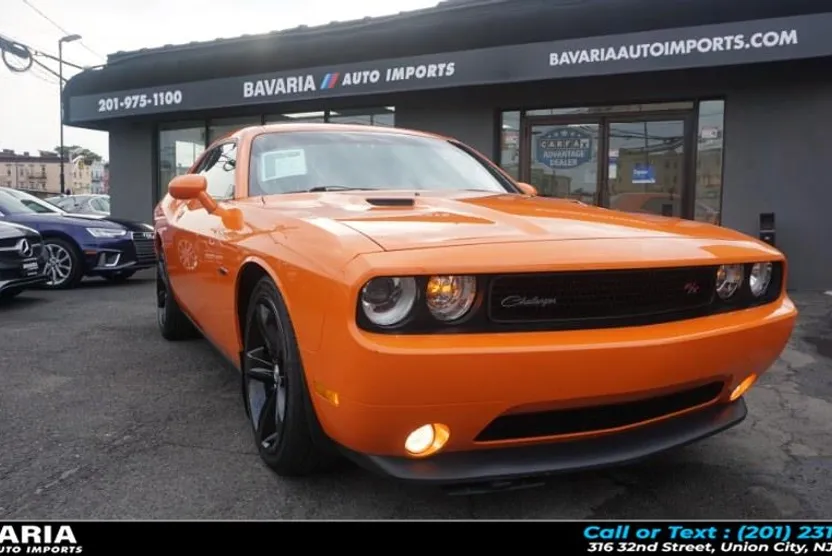 2014 Dodge Challenger R/T Plus photo 1