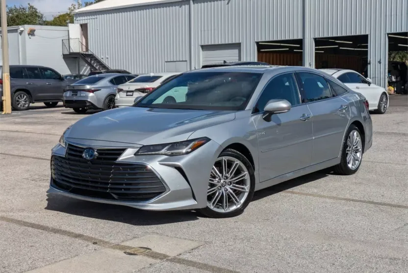 2021 Toyota Avalon Hybrid Limited photo 1