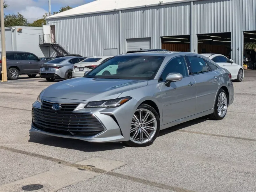 2021 Toyota Avalon Hybrid Limited photo 1