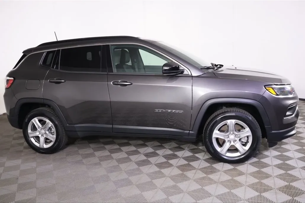 2023 Jeep Compass Latitude photo 1