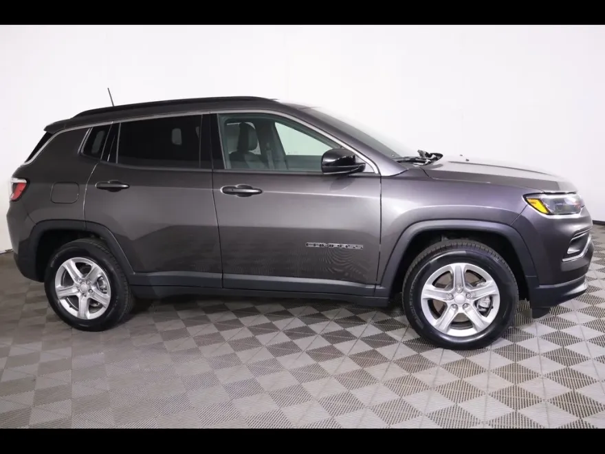 2023 Jeep Compass Latitude photo 1