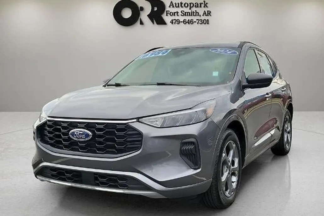2024 Ford Escape ST-Line photo 1