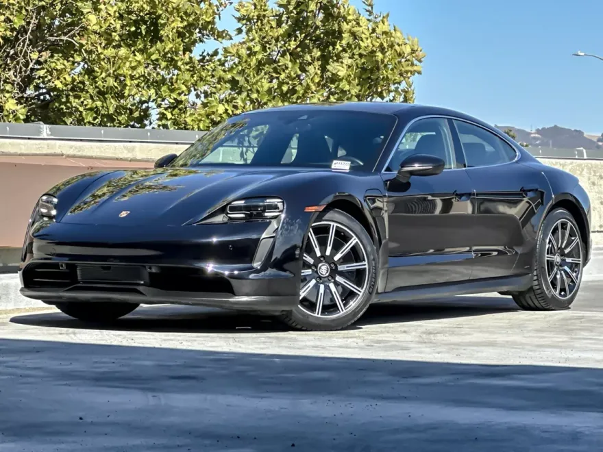 2022 Porsche Taycan photo 1