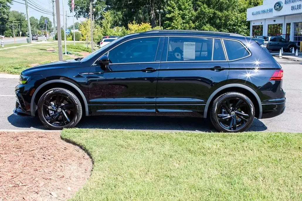 2024 Volkswagen Tiguan SE R-Line Black photo 1