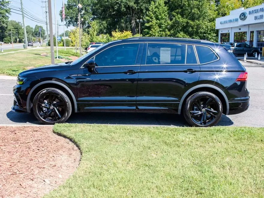 2024 Volkswagen Tiguan SE R-Line Black photo 1