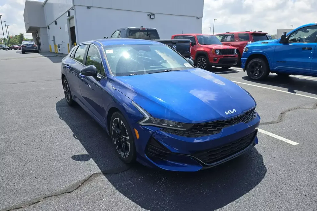2023 Kia K5 GT-Line photo 1