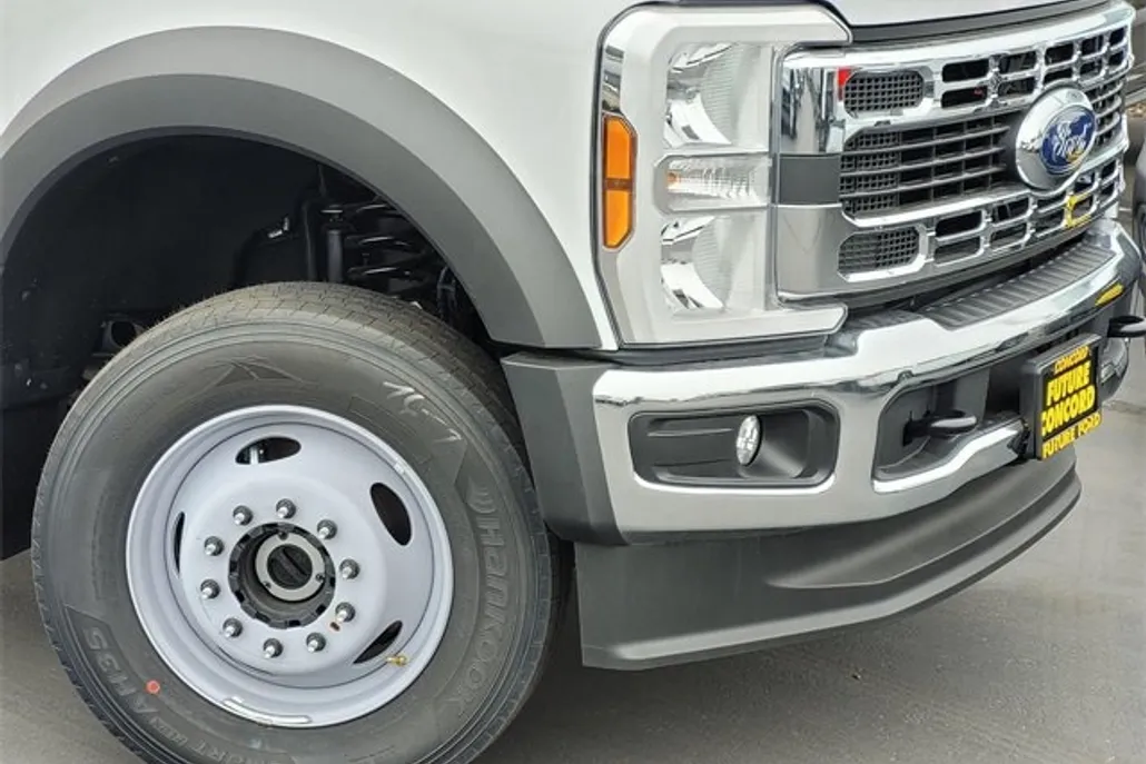 2024 Ford F-600 photo 1