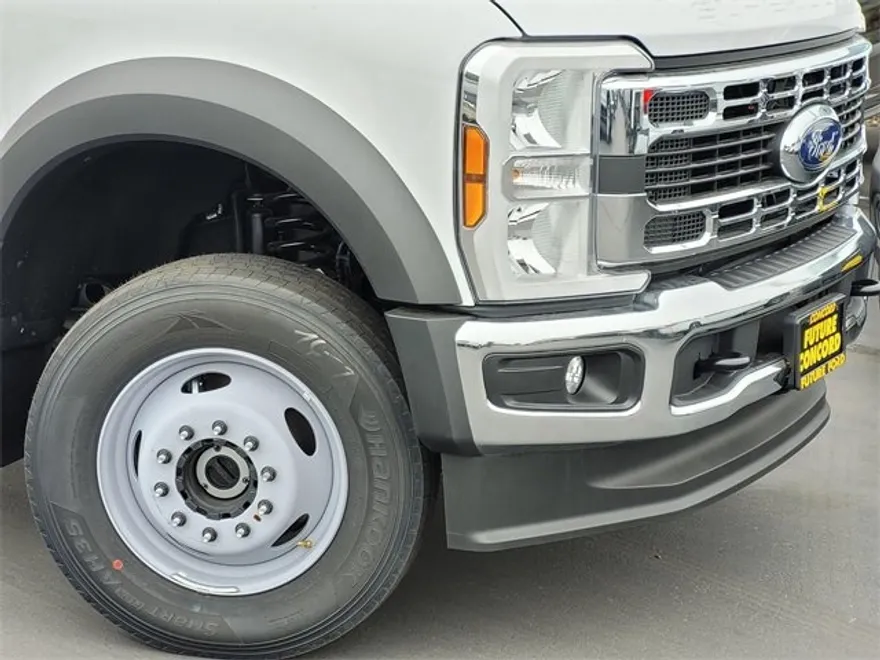 2024 Ford F-600 photo 1