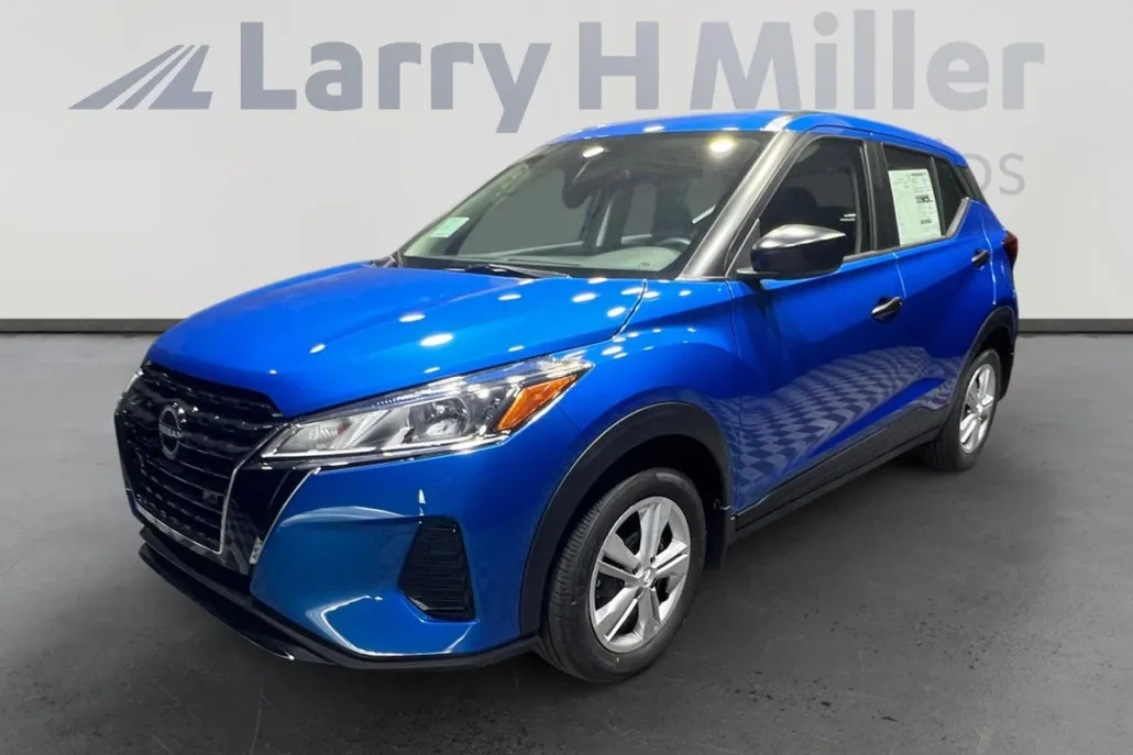 2025 Nissan Kicks Play S photo 1