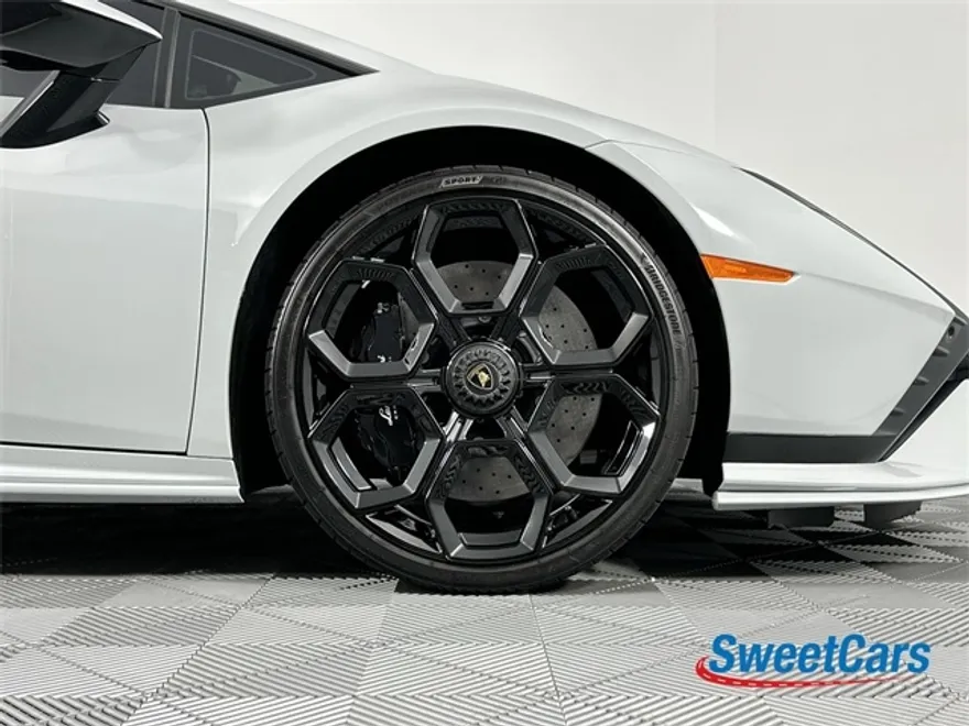 2023 Lamborghini Huracan Tecnica photo 35