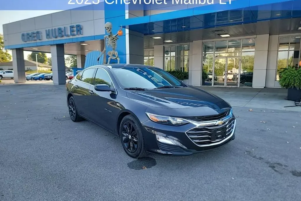 2023 Chevrolet Malibu 1LT photo 1