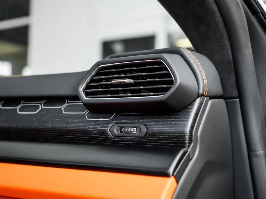 2022 Lamborghini Urus photo 30