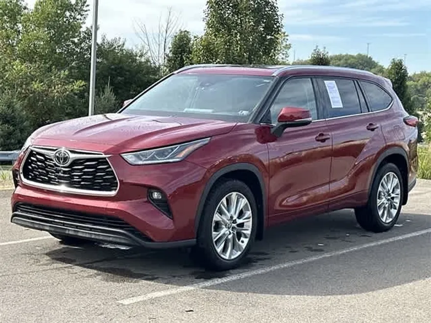 2022 Toyota Highlander Limited photo 1