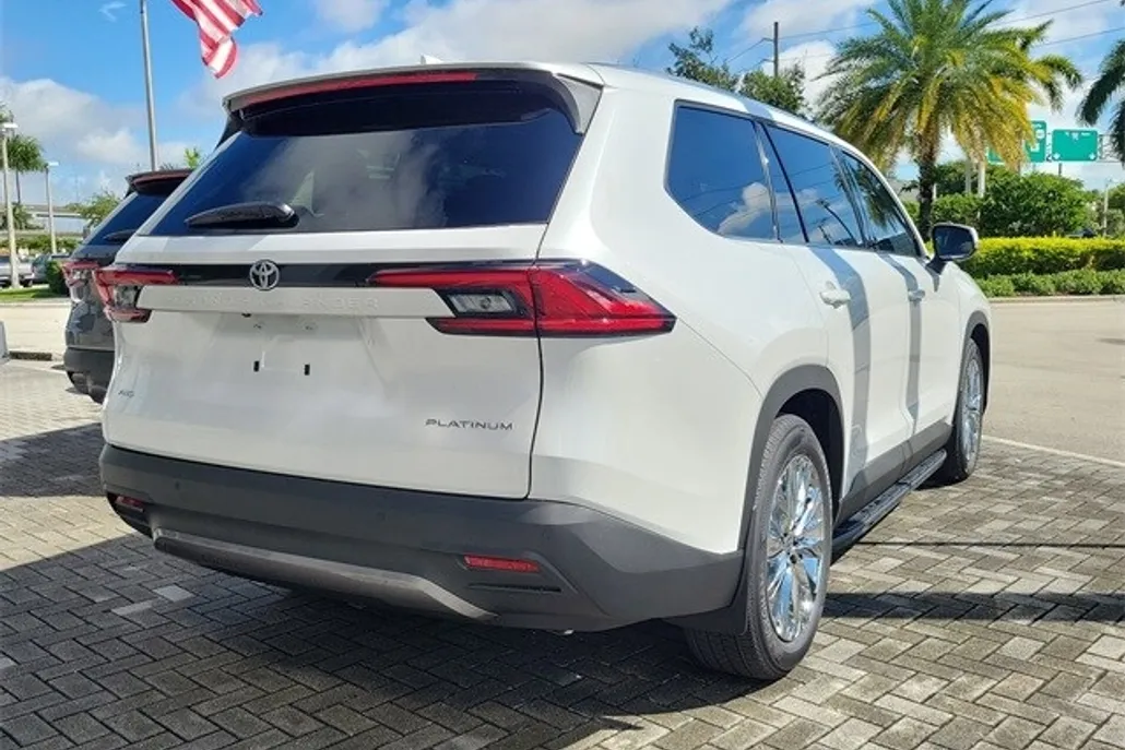 2025 Toyota Grand Highlander Limited photo 1