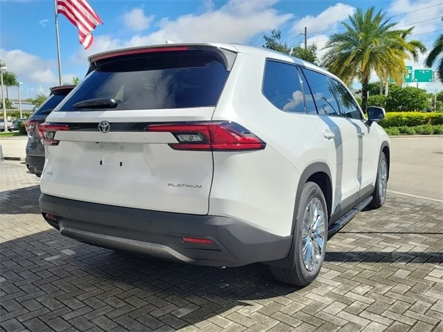 2025 Toyota Grand Highlander Limited photo 1