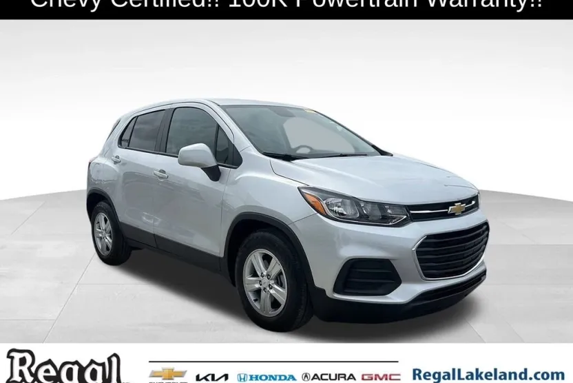 2022 Chevrolet Trax LS photo 1