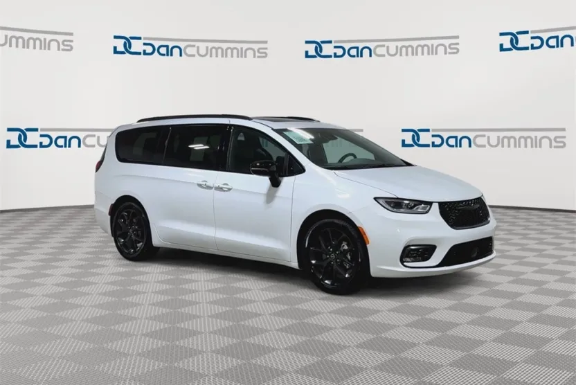 2025 Chrysler Pacifica Limited photo 1