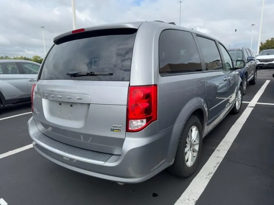 2016 Dodge Grand Caravan SXT photo 1