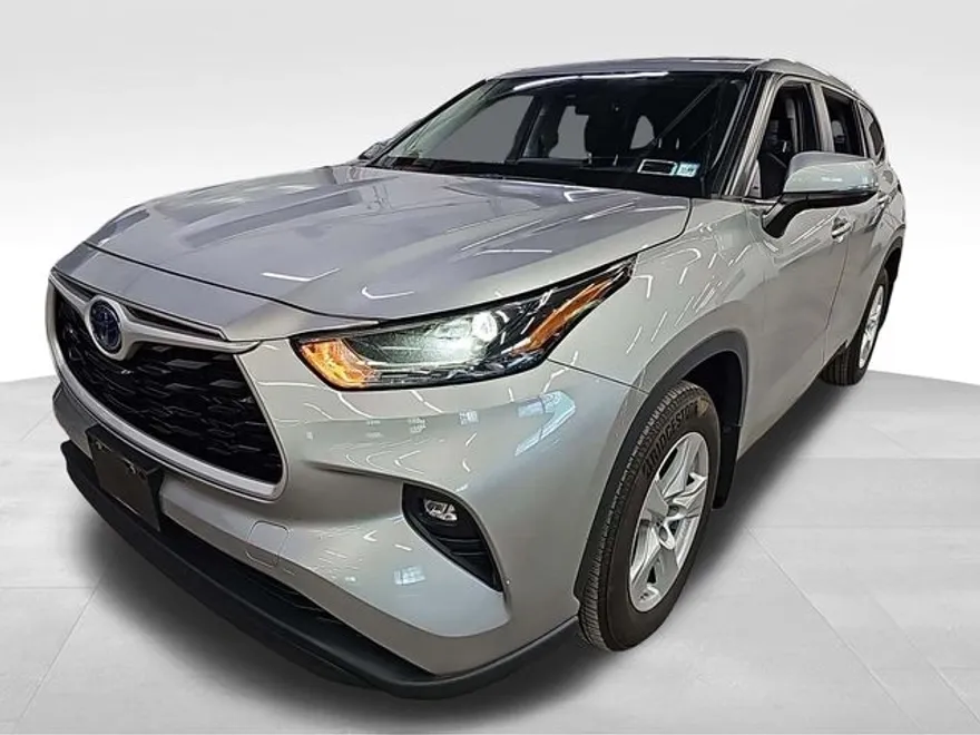 2023 Toyota Highlander Hybrid LE photo 1
