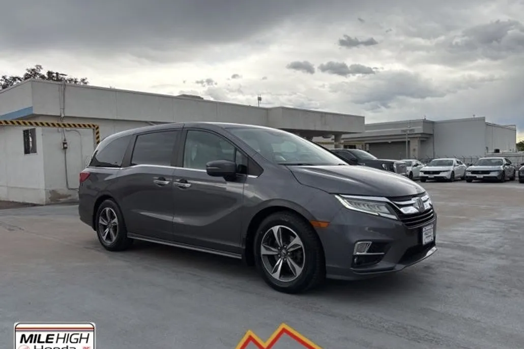 2018 Honda Odyssey Touring photo 1