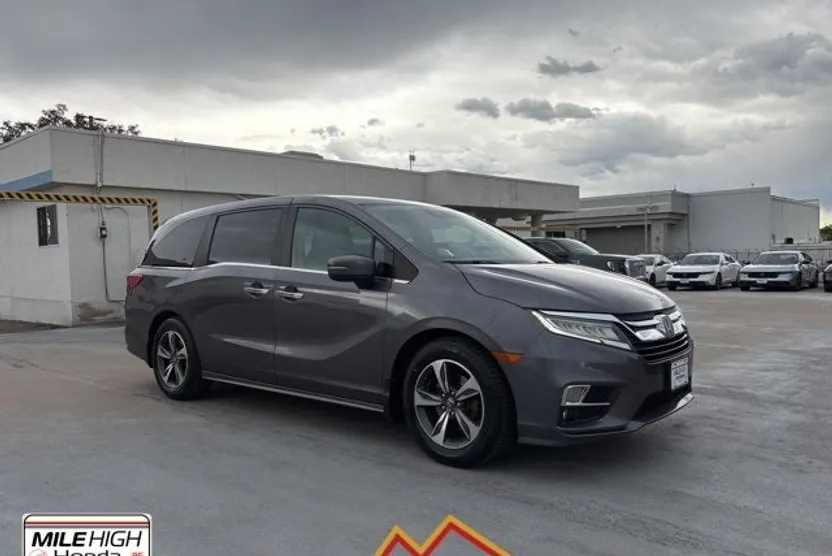 2018 Honda Odyssey Touring photo 1
